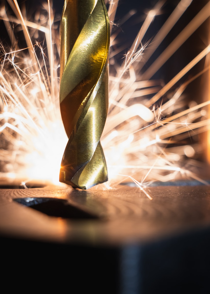 Metallivannesaha, metallisorvi ja pylväsporakone – metallityöstön peruspilarit